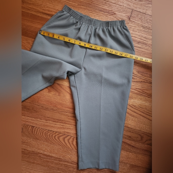 Capri Pull on Style Sage color Vintage - Picture 10 of 10